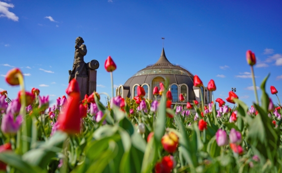 Кыргызстан должен стать точкой притяжения для инвестиций в промышленность, новые технологии и альтернативную энергетику Кыргызстан должен стать точкой притяжения для инвестиций в промышленность, новые технологии и альтернативную энергетику