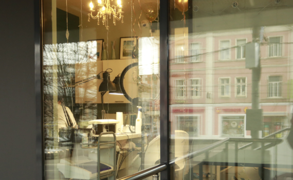 Эспрессо вместо латте: почему темный кофейный маникюр стал хитом осени Эспрессо вместо латте: почему темный кофейный маникюр стал хитом осени