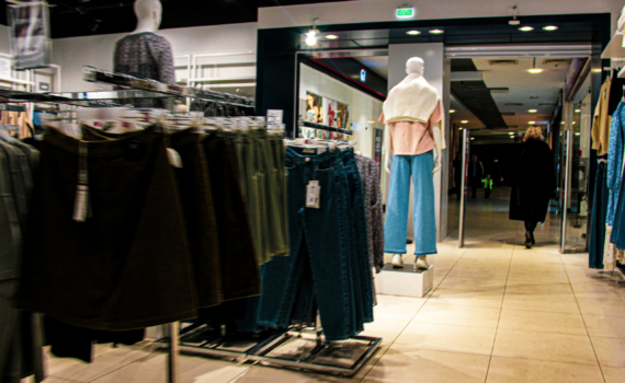 Джинсы, которые стройнят: 5 советов стилиста для любого типа телосложения – как выбрать Джинсы, которые стройнят: 5 советов стилиста для любого типа телосложения – как выбрать