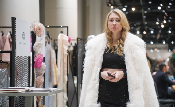 Не только черный: 5 насыщенных оттенков меха, которые покорят зиму-2026 Не только черный: 5 насыщенных оттенков меха, которые покорят зиму-2026